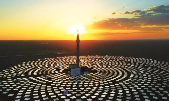光熱發電開啟了新能源發展的新篇章(圖1) 太陽能發電系統圖全解