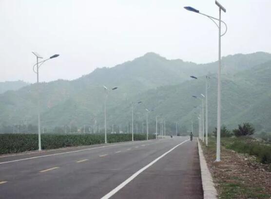 你知道光伏太陽能路燈的功率原理和配置是怎樣(圖1) 光伏太陽能路燈的發電原理和配置是怎樣的